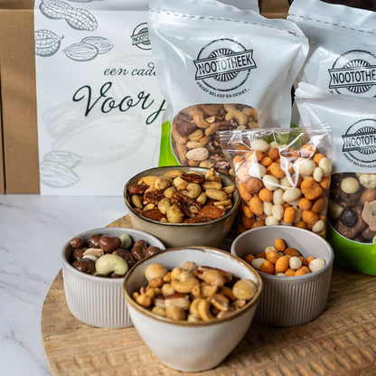 Cadeau Pakket Een Cadeautje voor Jou! Noten & Chocolade 2